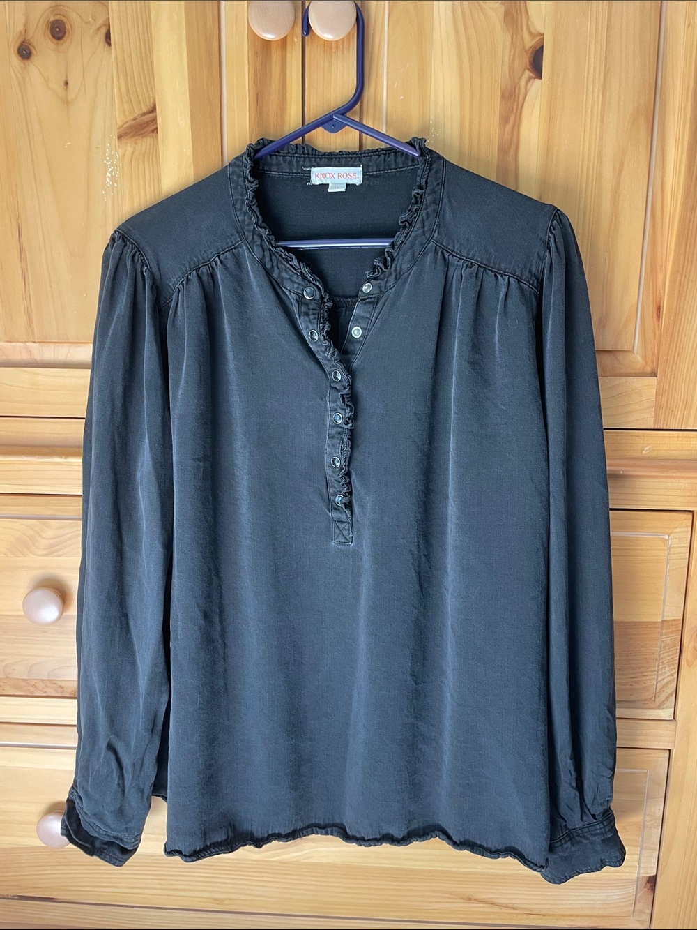 Knox Rose Black Ruffle snap closure blouse